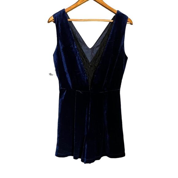 NWT! Topshop blue velvet romper. Size 6 - Picture 7 of 14